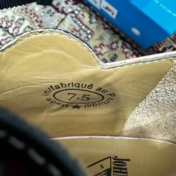 John Fluevog Attic heart ❤️ Mary Jane, size 7.5, fits more like 6.5. Pristine. - Picture 7 of 13